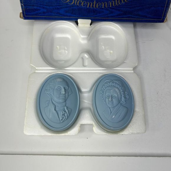 Avon Vintage United States 1776 Bicentennial 1976 Glass Plate and 2pc Soap Set - Picture 4 of 11